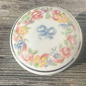 Fine bone China trinket box made in England by objects d’ art